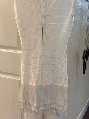 VENUS White Sleeveless Fringe-Hem Bodycon Dress